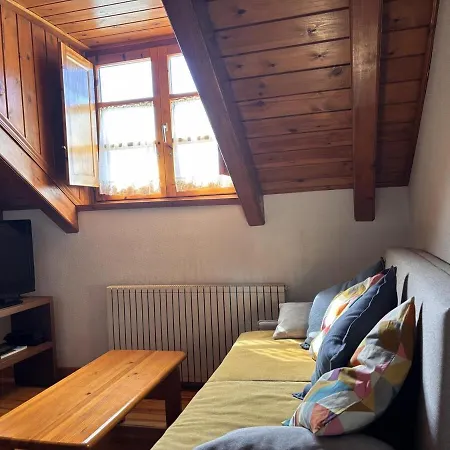 Bpirineos-senarta 公寓