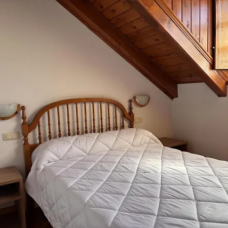Bpirineos-senarta Apartment *